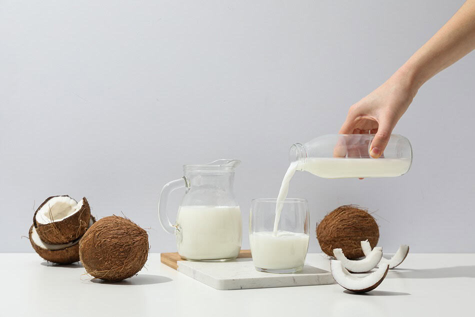 Leche de coco: sabor tropical y beneficios para la salud 2 coconut milk concept of tasty and natural drink 2024 03 14 21 43 05 utc